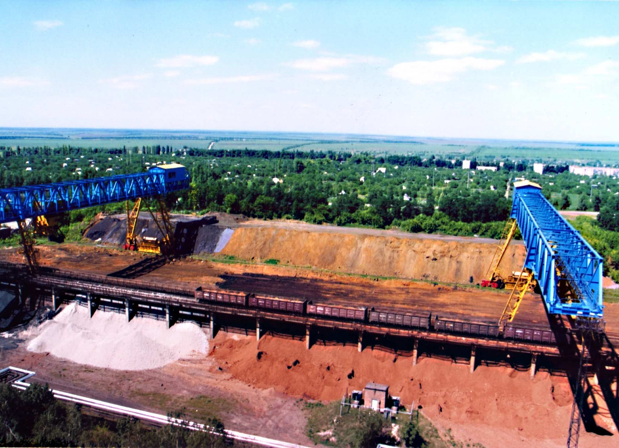 PFK raw-material stockyard, conveyors and handling equipment